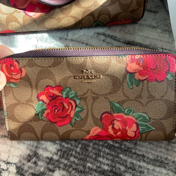 Coach Logo Floral matching wallet set / tote bag - Picture 8 of 16